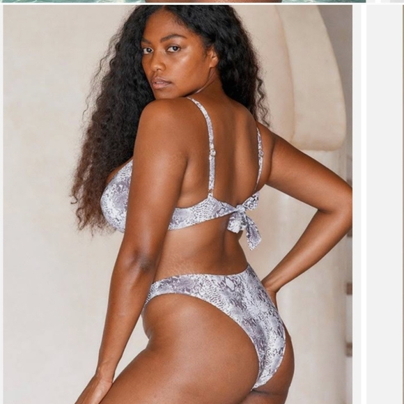 BNWT Monday Swinwear Maui Bikini Top New Snake - Picture 2 of 9